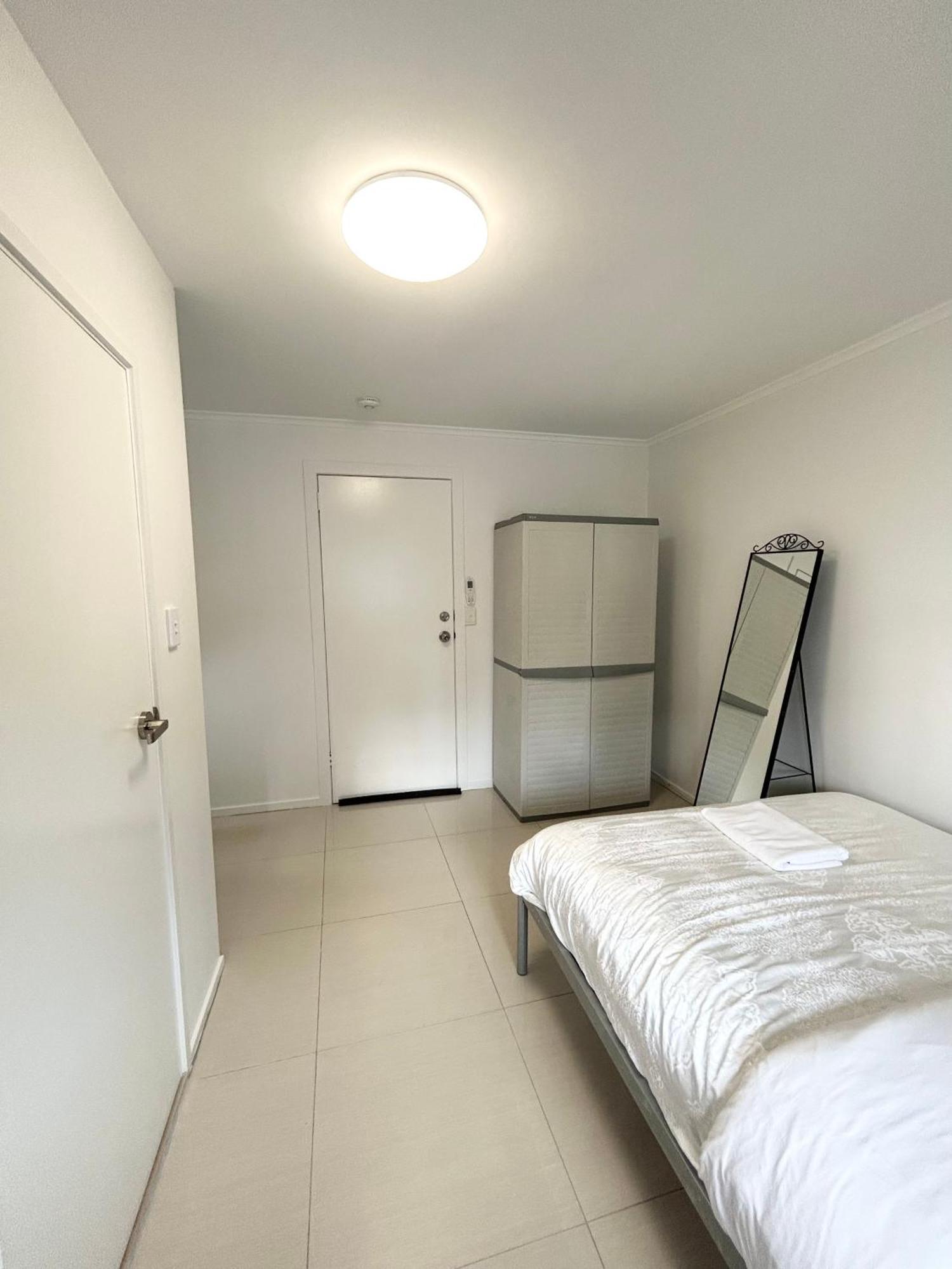 197 Shafston Ave Kangaroo Point Qld 4169 *